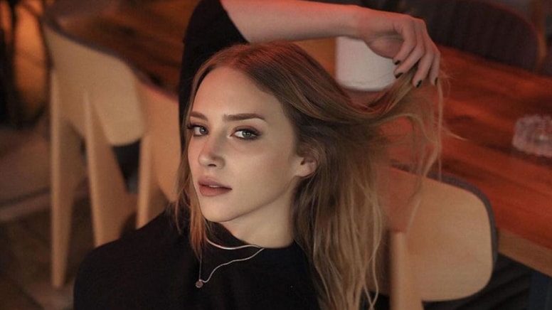 Ünlü oyuncu AKP'li üyenin istifasına şaşırdı: Şok içinde izledim