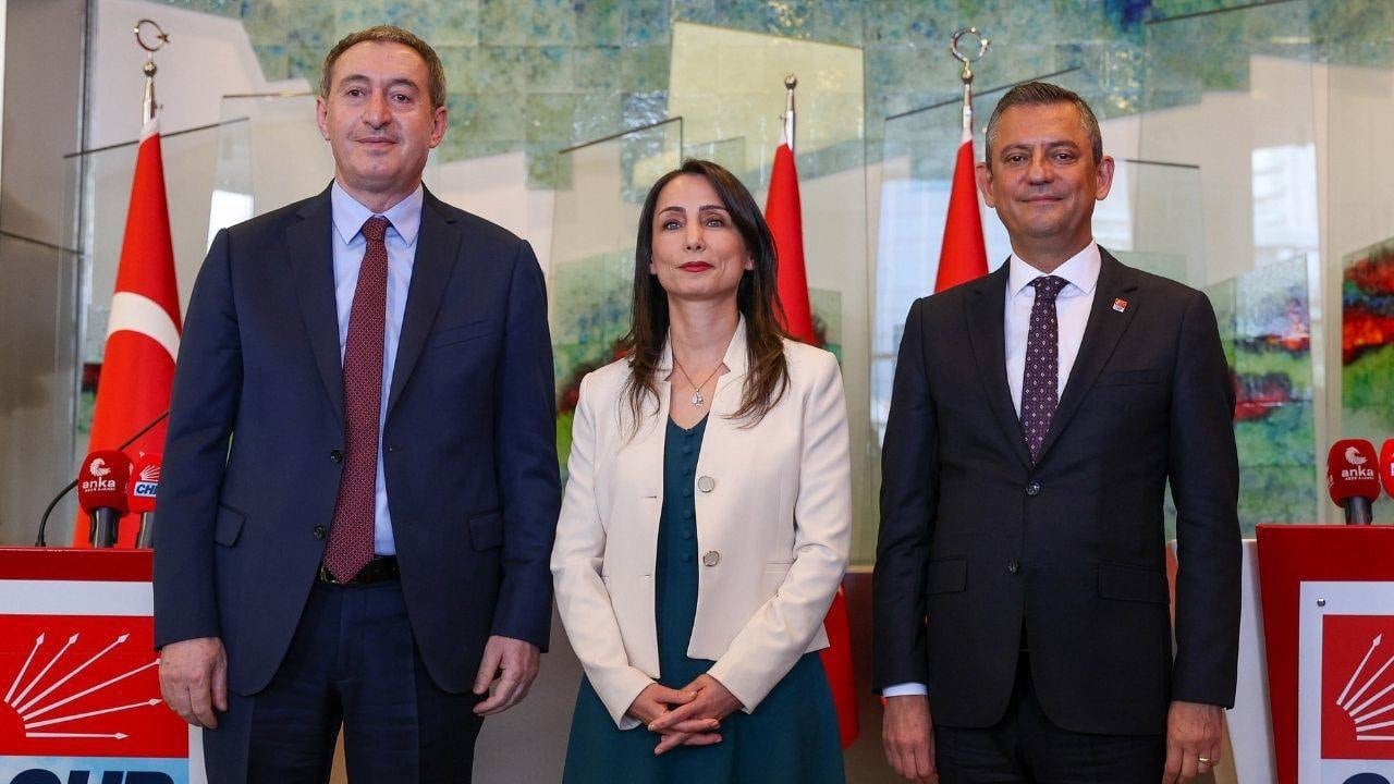 Son Dakika... DEM'den CHP'ye 'fesih' sonrası ilk ziyaret
