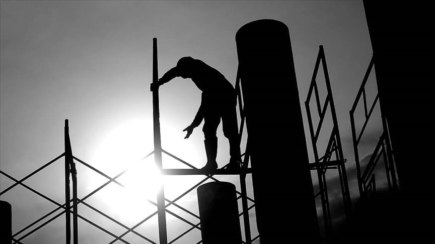 İngiltere'de hizmet sektörü Ekim 2023'ten beri ilk kez düştü