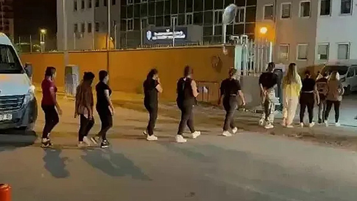 Bütün şehir bu olayı konuşuyor:  107 yabancı uyruklu kadın çıktı