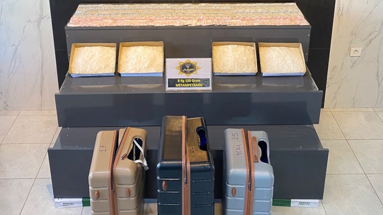 3 İranlı çantalarında 8 kilo uyuşturucuyla yakalandı