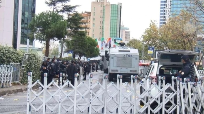 İsrail Başkonsolosluğu çevresinde silahla ateş eden şahıs yakalandı