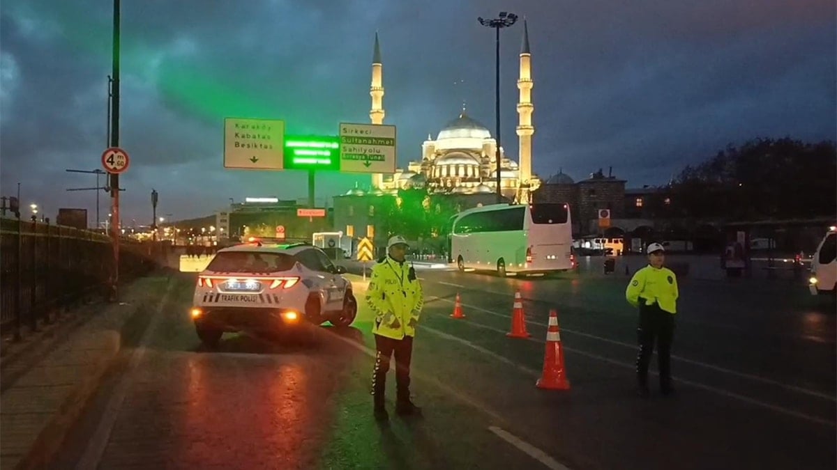 Yolcular isyan etti her yeri kapattılar