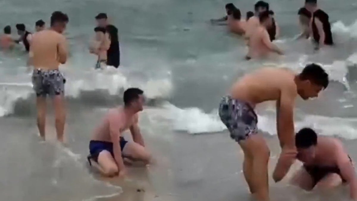 Alaçatı'da boğulan gencin arkadaşları sinir krizi geçirdi: 'Nereden geldik buraya!'