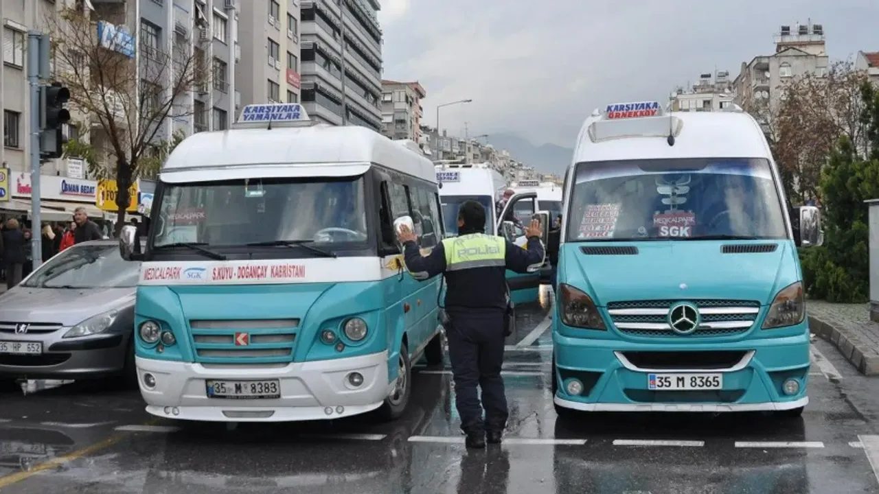İzmir'de minibüsçüler kontak kapattı