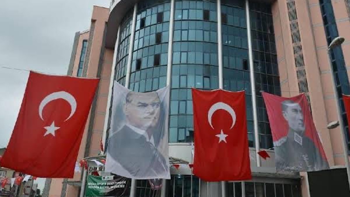 CHP'li İzmit Belediyesi, 73 milyon TL fazla verdi…AKP’li belediyeler çöküşte