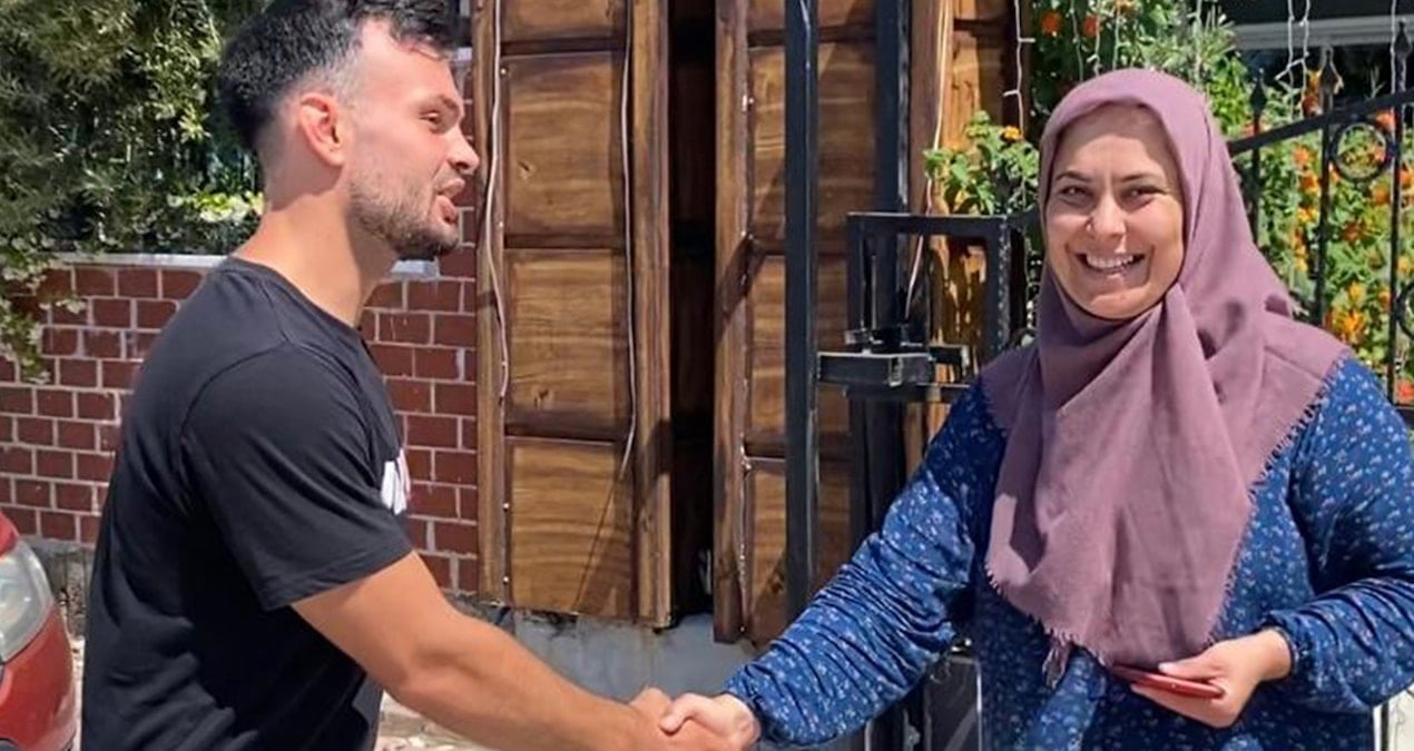 Serik'te Dürüstlük Abidesi: Kayıp Telefonu Sahibine Teslim Eden Moldova Vatandaşı!