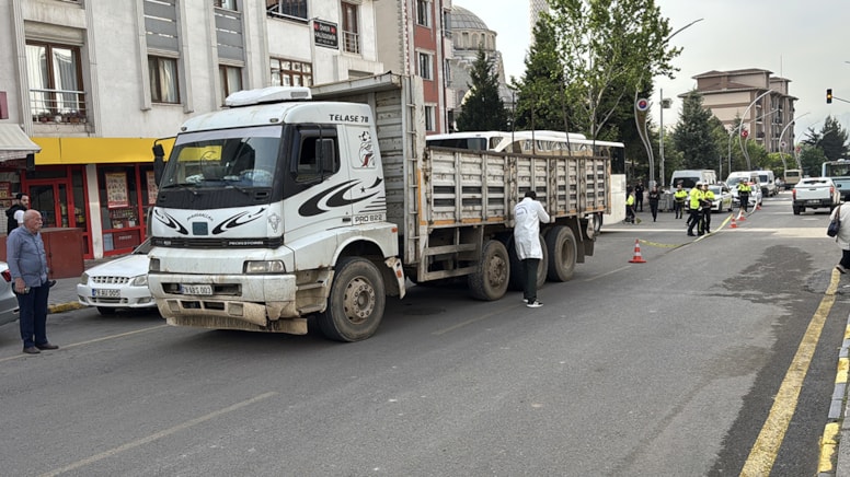 Kamyonun çarptığı 18 yaşındaki yaya hayatını kaybetti