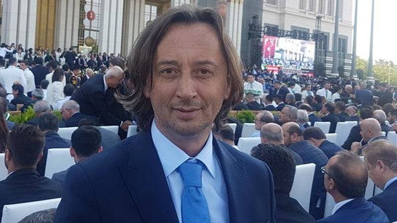 Yeni Şafak yazarından Özel'e saldırıya çirkin yorum