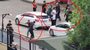 Adliye önünde sopalı, tekmeli ve yumruklu kavga çıktı