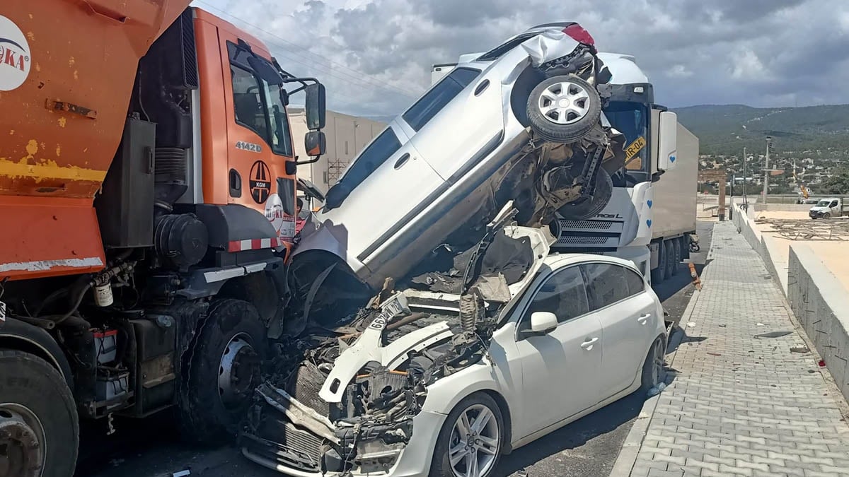 Sanayi yolunda korkunç kaza! Kamyon 15 araca çarptı