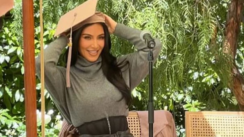 Kim Kardashian hukuk eğitimini yedi yılda bitirdi