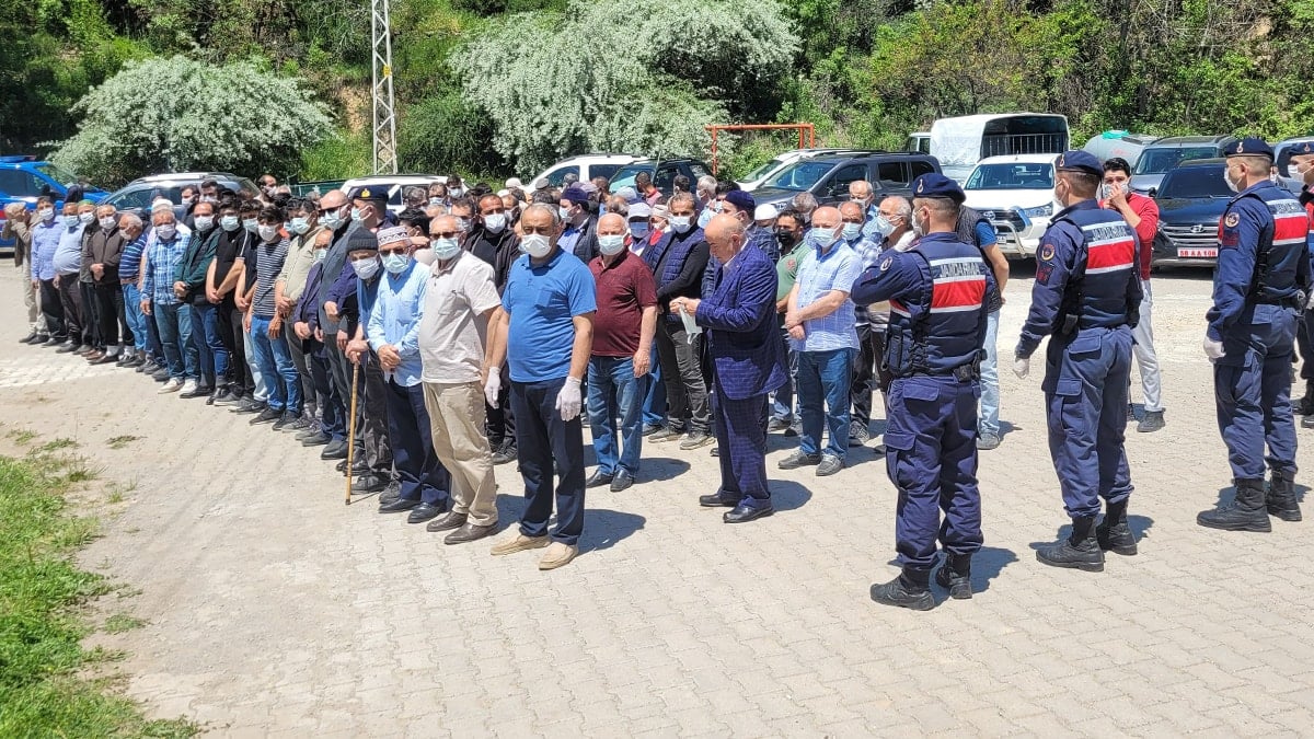 Şehri alarma geçiren ölüm: 1,5 yaşındaki Metehan'ın cenazesine herkes maskeyle geldi