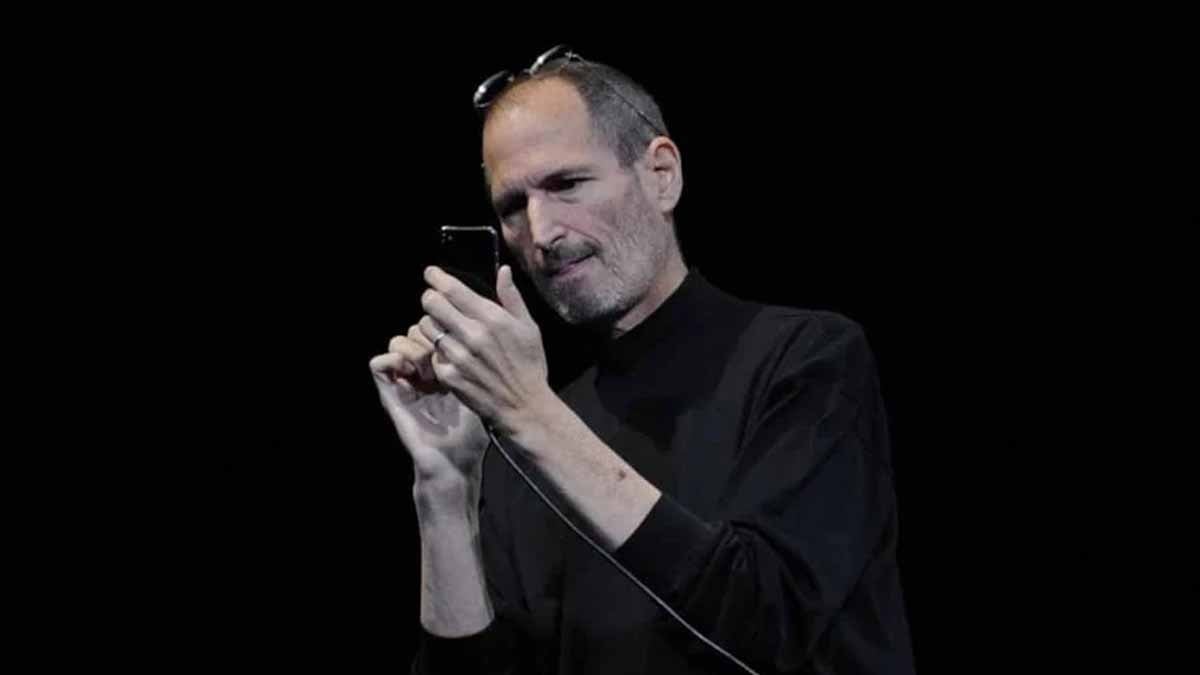 Steve Jobs 2007'de neredeyse hiç çalışmayan bir iPhone ile sahneye çıktı: Onu kurtaran bu senaryo oldu!
