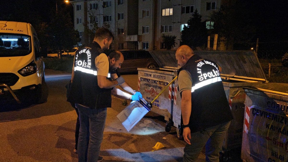 Komşular satır ve bıçaklarla birbirine girdi