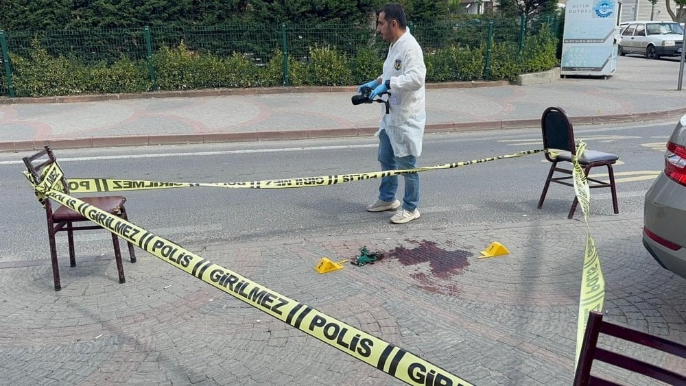 Cuma namazı kıldı, kendisini uyaran muhtarı bıçakladı