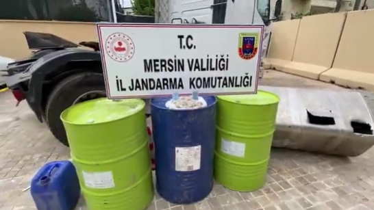 Mersin'de yüzlerce kilo sıvı metamfetamin ele geçirildi
