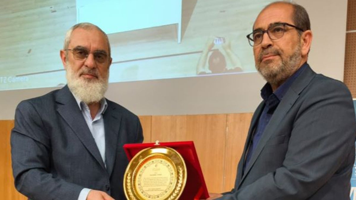 “6 yaşındaki çocuk evlenebilir” diyen Nurettin Yıldız’a İl Milli Eğitim Müdürü ve müftüden plaket!