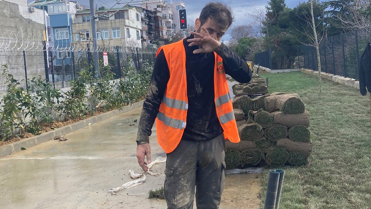 Bir zeytini bölerek yiyen en yoksul megaloman