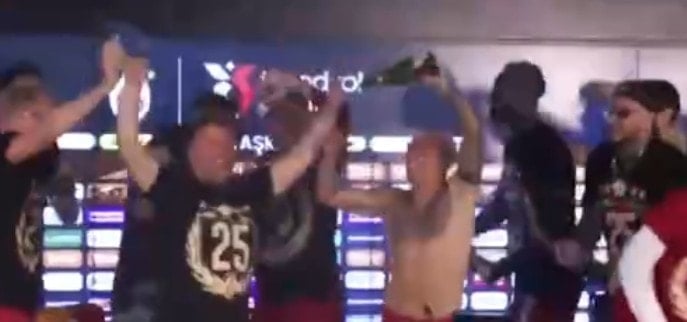 Basın toplantısına baskın: İstifa, istifa, Okan Buruk istifa!