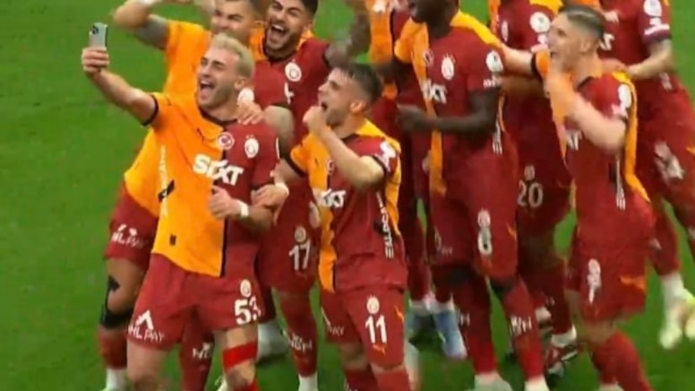 Barış Alper Yılmaz sürpriz kutlama yaptı sarı kartı gördü