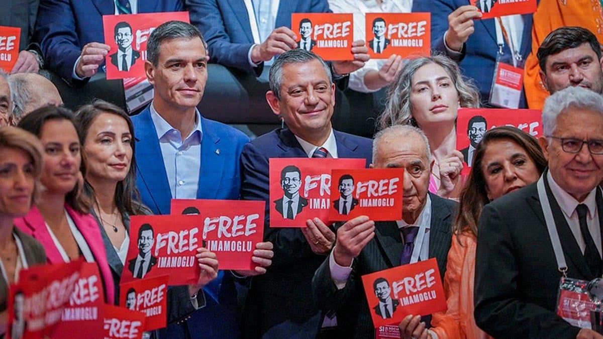 Sosyalist Enternasyol'de aile fotoğrafına İmamoğlu damga vurdu