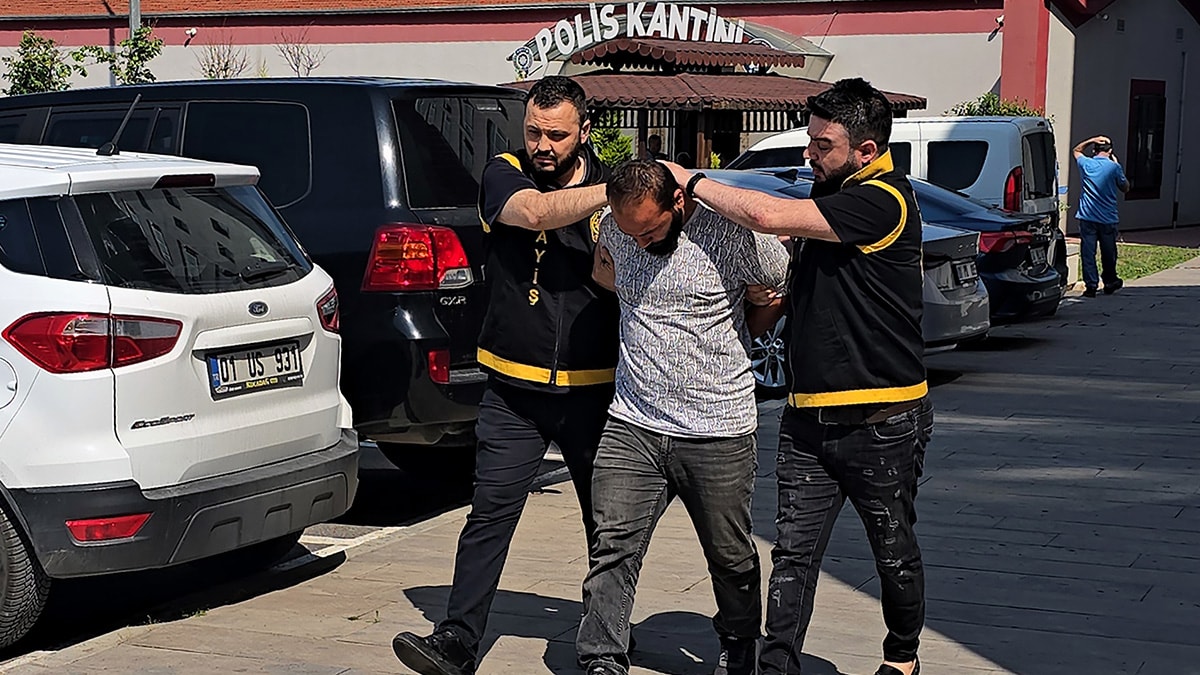 İki TIR'ın içinden her şeyi çaldı