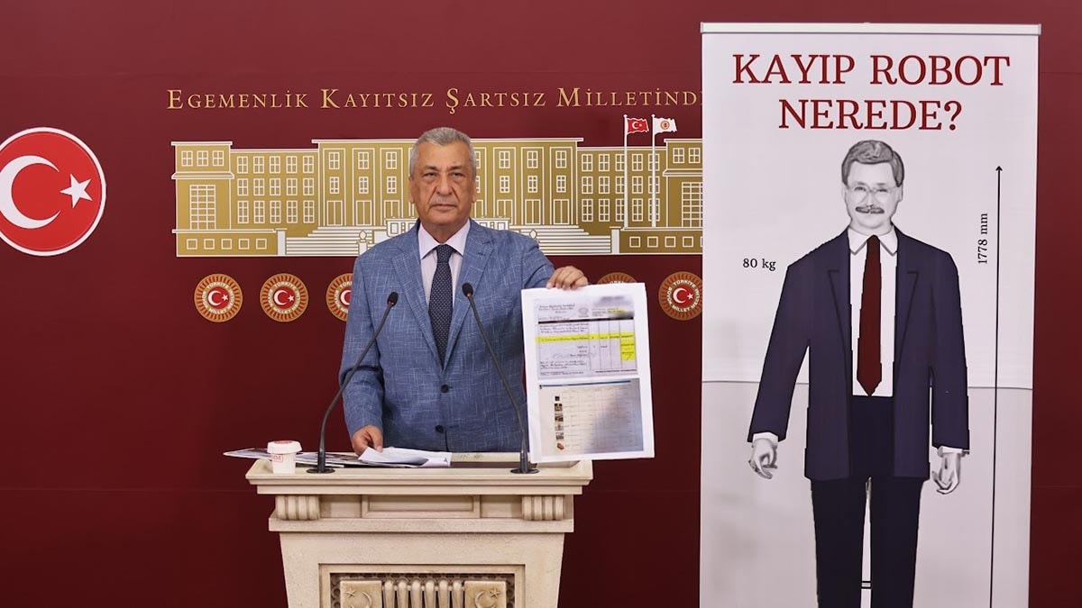 CHP'li Hasan Öztürkmen: Melih Gökçek robotu nerede?