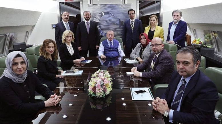 Erdoğan havuz medyasına ödül yağdırdı: Uçaktaki gazeteciler ödülü kaparken 'Yılın Haber Sitesi' dikkat çekti