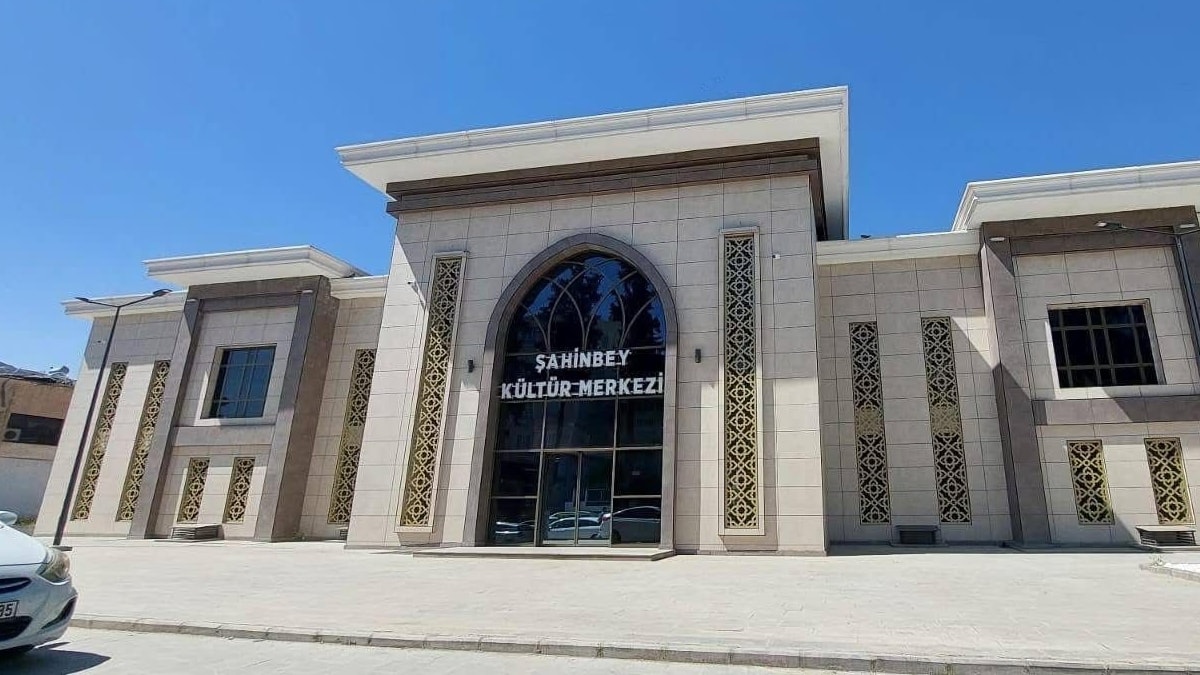 AKP’li başkan, nikah salonu tesislerini CHP'li belediyeye devretmedi