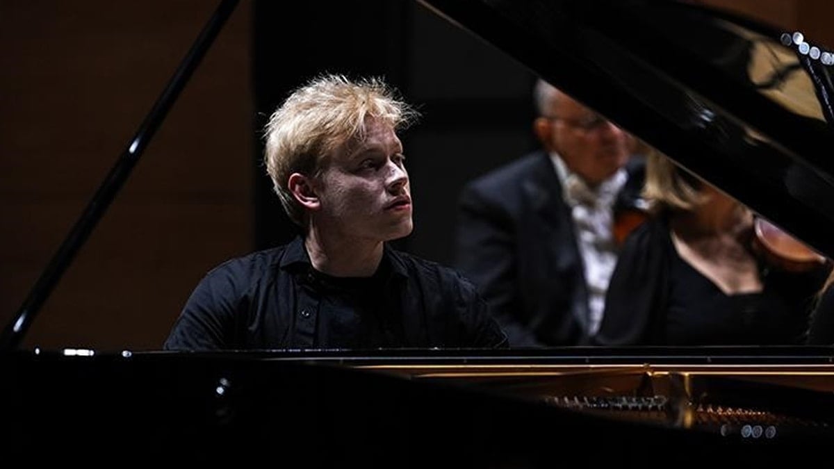 Rus piyanist Alexander Malofeev Ankara'da sahne aldı