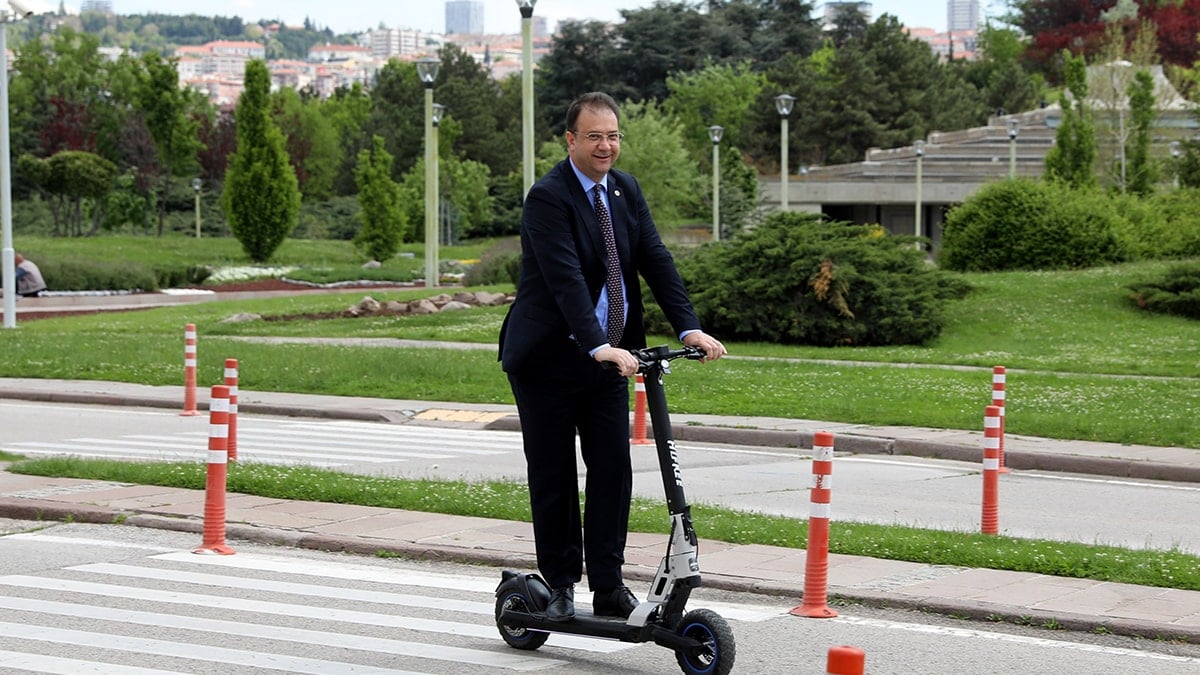 CHP'li vekilin scooterı 'makam aracı' oldu