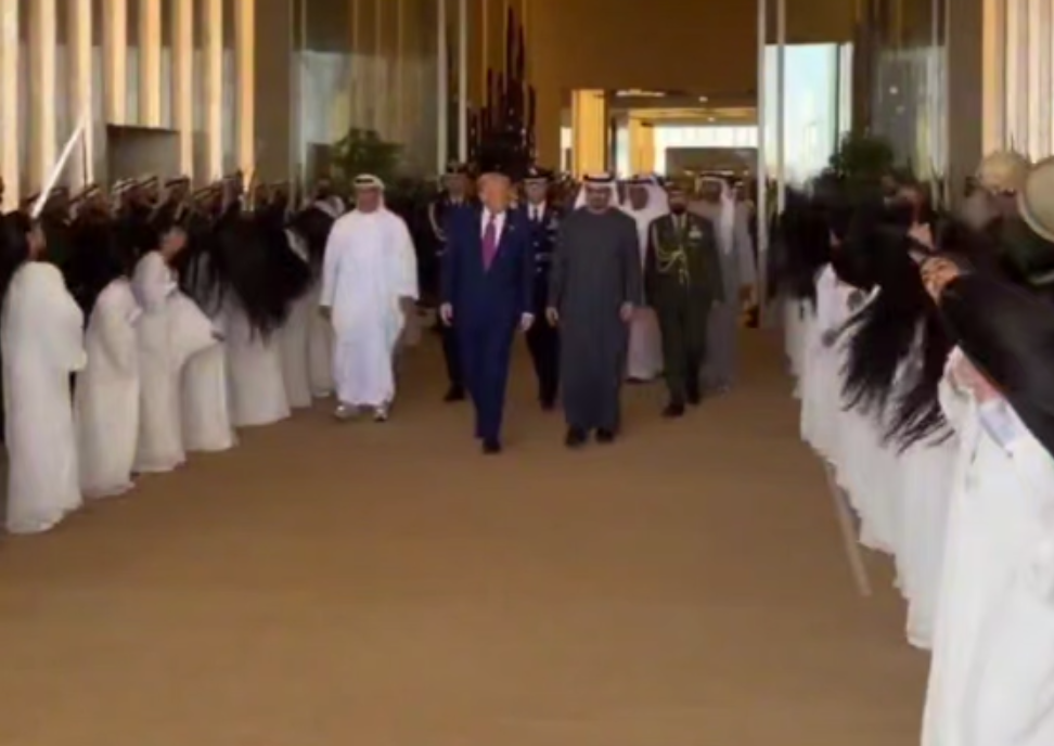 Trump'ı şaşırtan karşılama: 'Körfez dansı' yaptılar