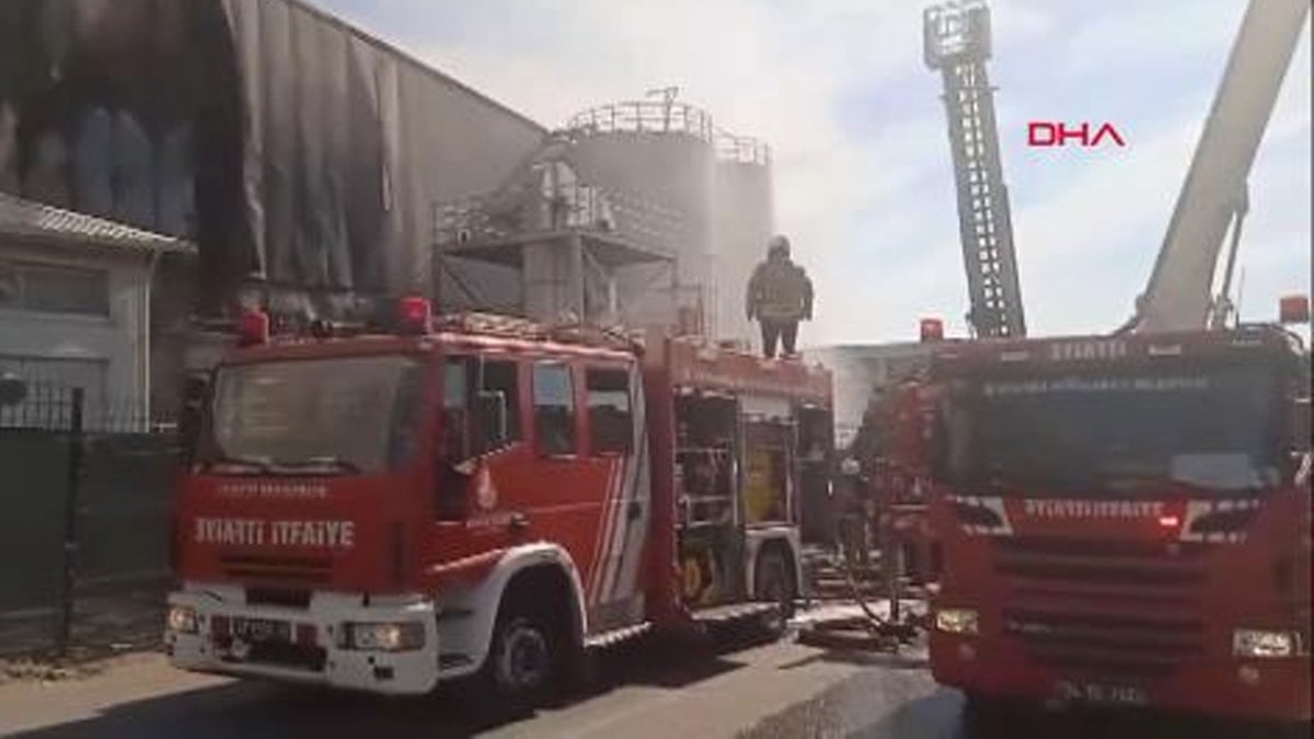 Tuzla'da fabrika yangını: Ekipler seferber oldu