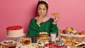 Burcuna göre en büyük diyet düşmanın ne?