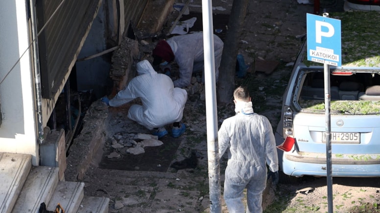 ATM'ye yerleştireceği patlayıcı, elinde patladı