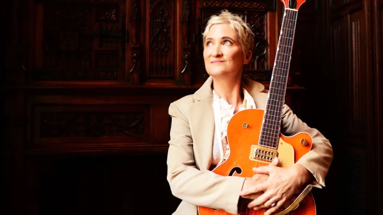 Bugün konser verecekti... Ünlü şarkıcı evinde çıkan yangında hayatını kaybetti