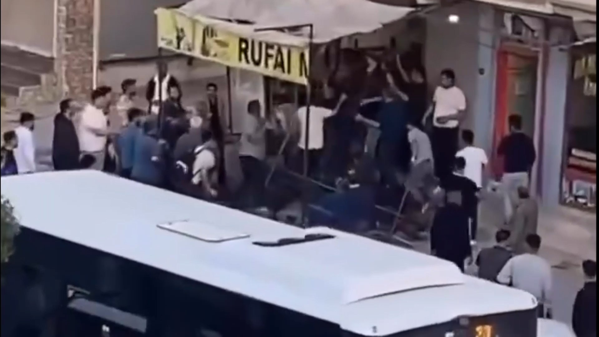 Tekmeli sopalı kavga çıktı Şanlıurfa karıştı!