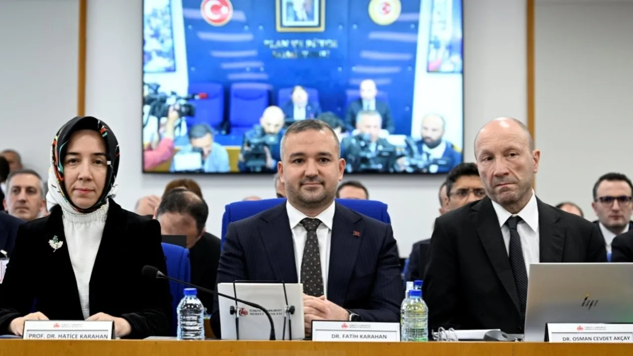 TCMB Başkanı Karahan 50 milyar dolarlık rezerv kaybına futbol jargonuyla yanıt verdi