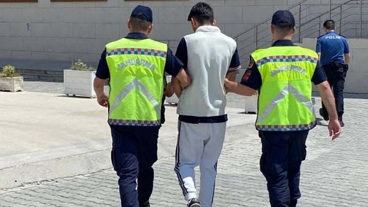 17 yaşında kendisini 'kamu görevlisi' olarak tanıttı: Altın, gümüş, dolar ne varsa aldı