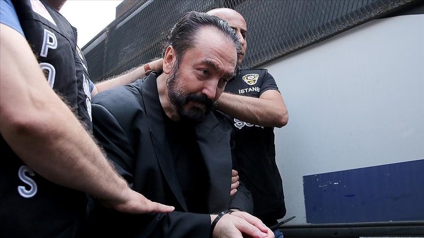 Adnan Oktar beraat etti, savunması dikkat çekti! 'Dekolte giyen insanların da Müslüman olabileceğini gösterdim'