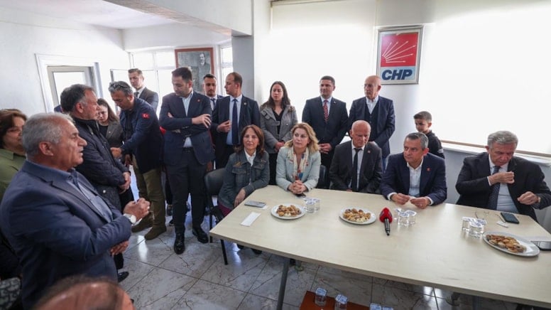 Özgür Özel, Şereflikoçhisar’da Belediye ve parti örgütünü ziyaret etti