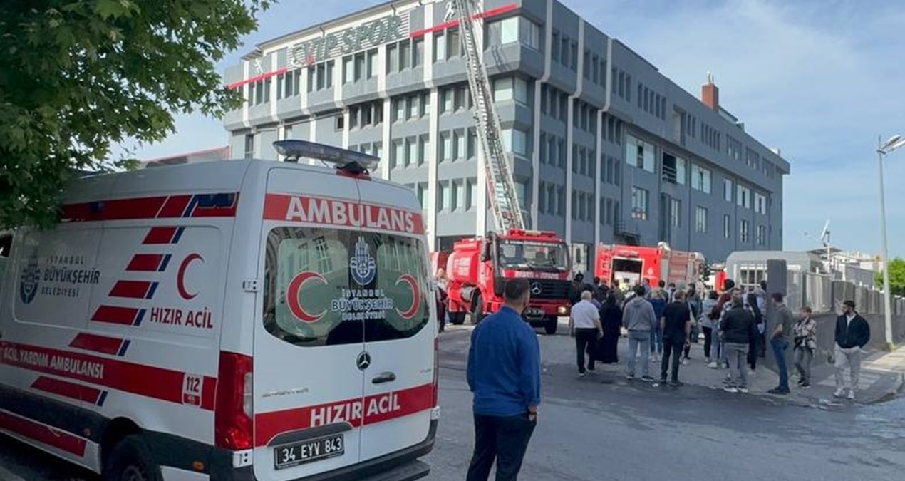 Bağcılar'da Korku Veren Fabrika Yangını: Spor Giyim Üretim Merkezi Alevler İçinde!