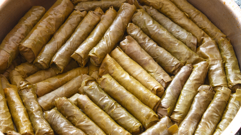 Eskiler işte bu yüzden sarma sararken tencerenin ortasına bardak koyardı