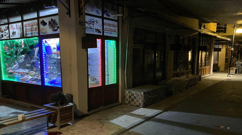 Manisa'da bıçaklı kavga; 1 kişi ağır yaralandı