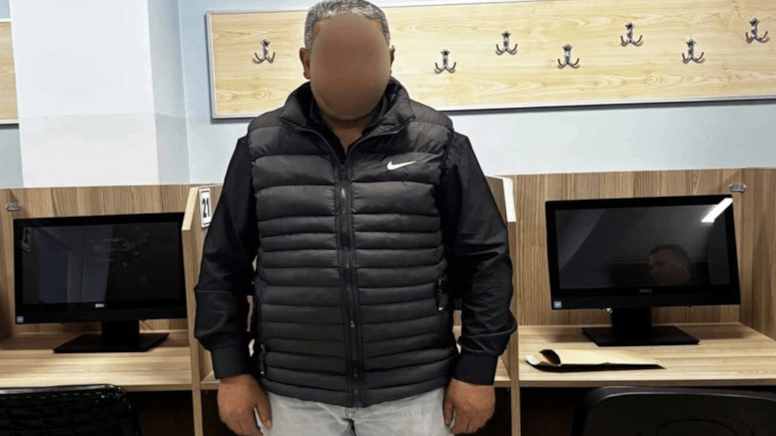 Bu kadarı pes dedirtti: Ehliyet sınavı için kulağına düzenek taktırmış