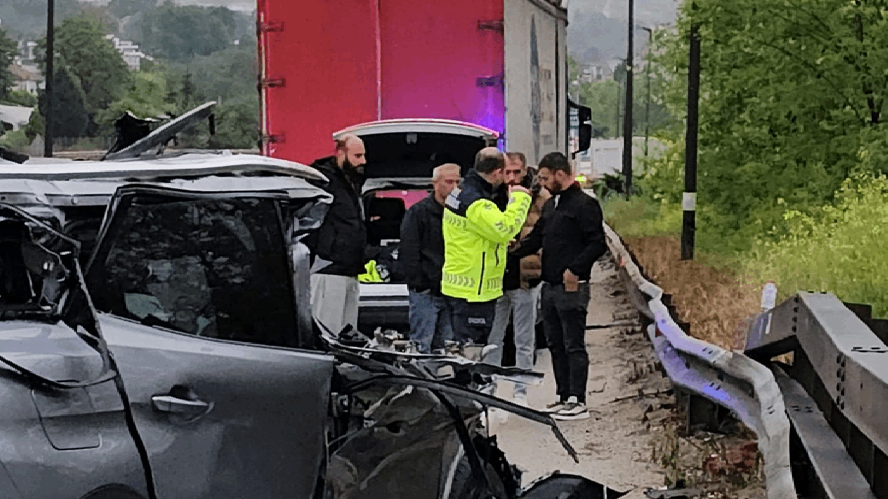 TIR'a arkadan çarpan cipin sürücüsü yaralandı