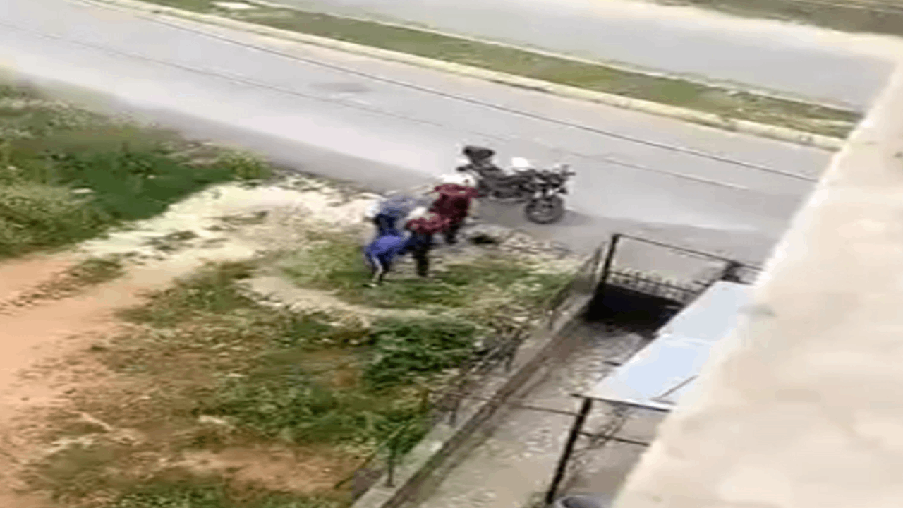 Antalya'da bir kişiyi döven 2 polis görevden uzaklaştırıldı