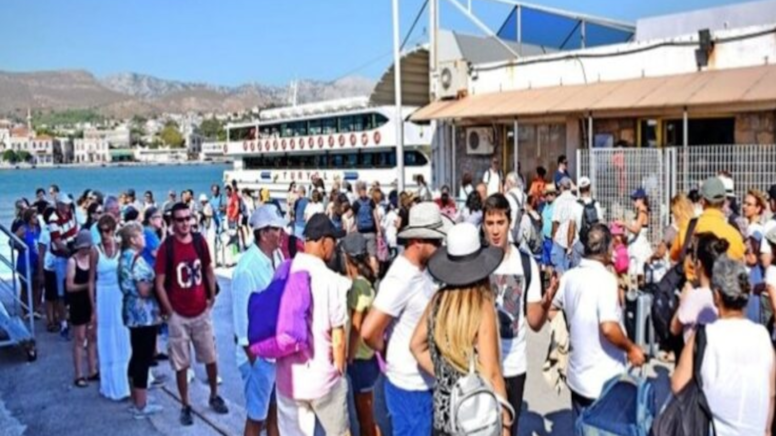 Türk turistlere Ege adalarında kapıda vize uygulaması başladı, uyarılar arka arkaya geldi