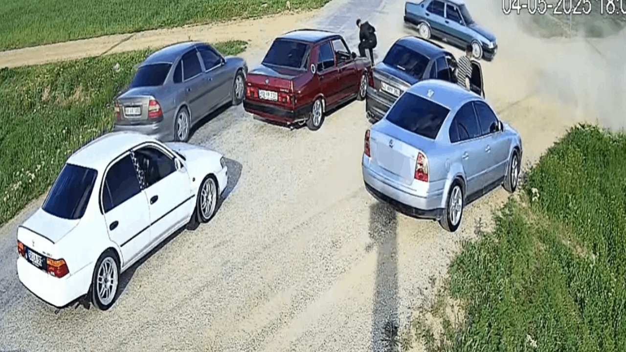 Akılalmaz anlar kamerada: Drift atıp yol kapattılar: Etrafa ateş açtılar